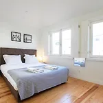 Lovelystay - Cozy 1br In Santa Catarina W/ Balcony Apartmán Porto