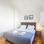 Lovelystay - Cozy 1br In Santa Catarina W/ Balcony Apartmán Porto
