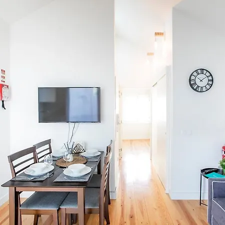Lovelystay - Cozy 1br In Santa Catarina W/ Balcony بورتو