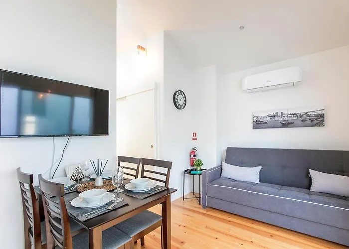 Lovelystay - Cozy 1br In Santa Catarina W/ Balcony * بورتو