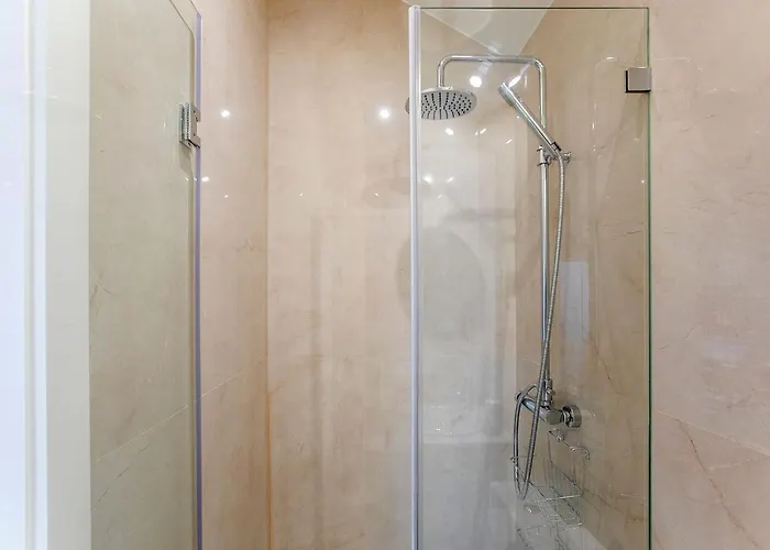 شقة Lovelystay - Cozy 1br In Santa Catarina W/ Balcony بورتو