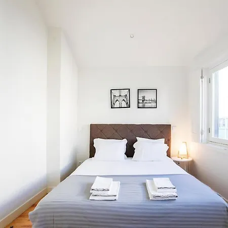Apartment Lovelystay - Cozy 1br In Santa Catarina W/ Balcony