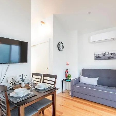 Lovelystay - Cozy 1br In Santa Catarina W/ Balcony * Porto