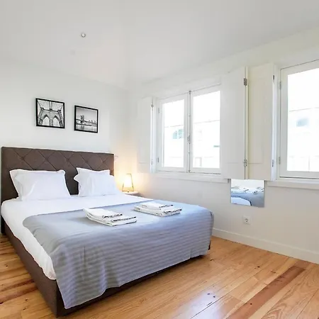 Lovelystay - Cozy 1br In Santa Catarina W/ Balcony Apartment Porto