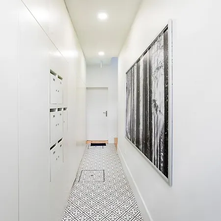 Апартаменты Lovelystay - Cozy 1br In Santa Catarina W/ Balcony *