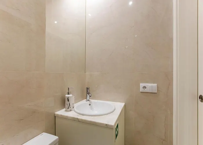 Lovelystay - Cozy 1br In Santa Catarina W/ Balcony * Oporto